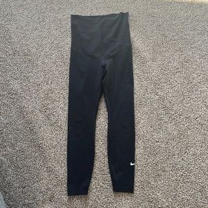 Nike maternity leggings